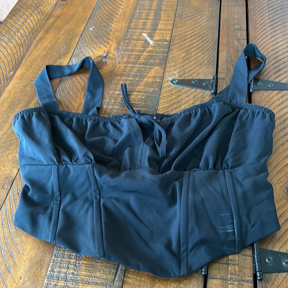 Kendall & Kylie small top in black. Good condition. See photos.